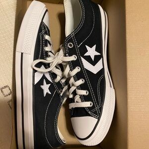 Brand new converse Kids size 7 or women’s size 9